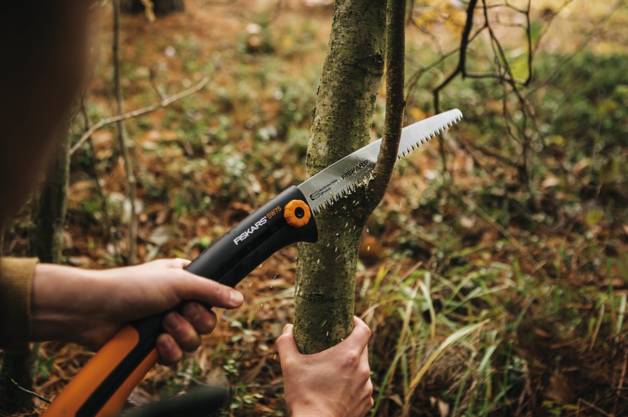 Piła do gałęzi FISKARS Xtract™ SW75 - WYSUWANA - obrazek 3